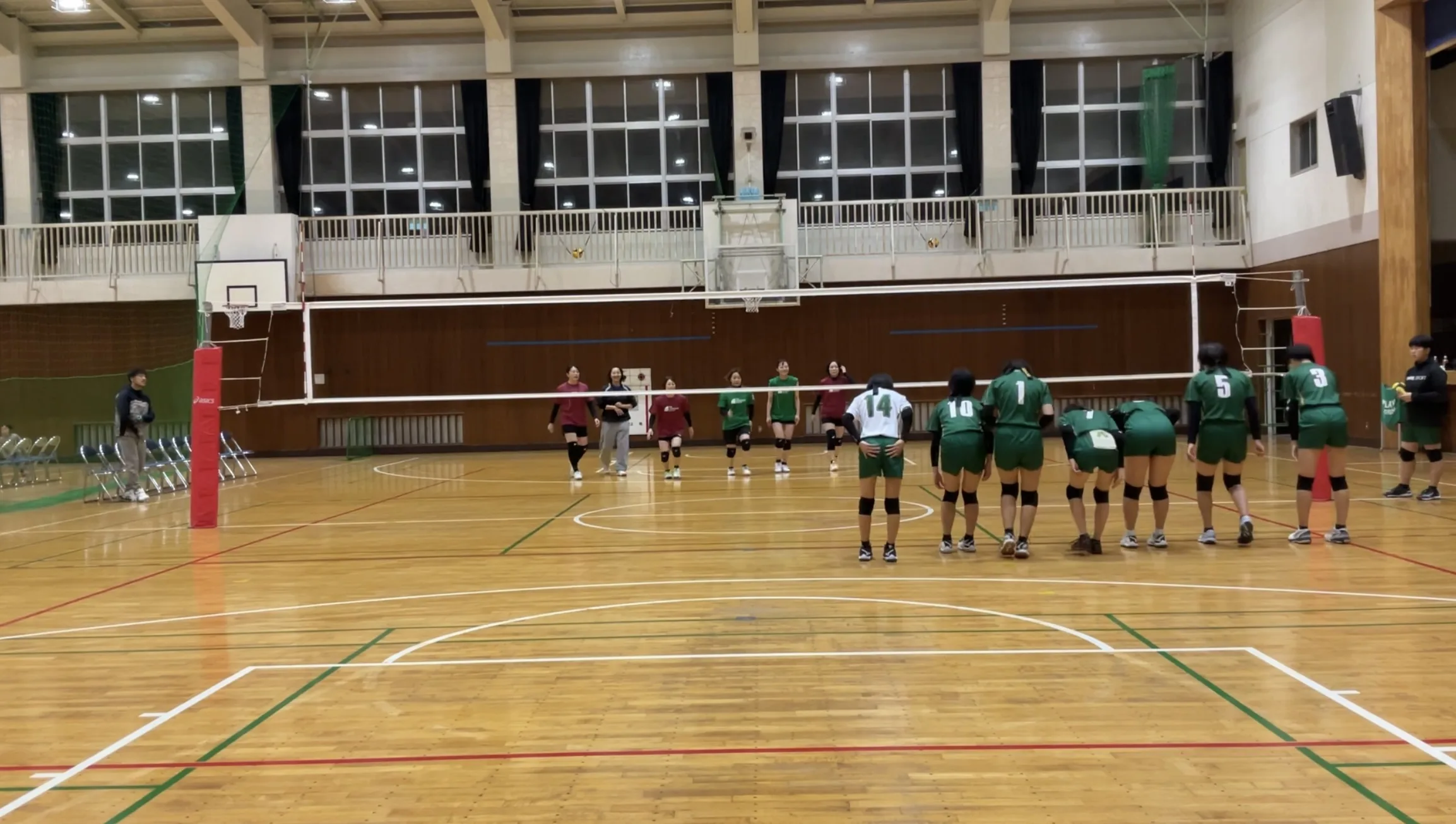 練習試合をする松戸レガロU-15のメンバー