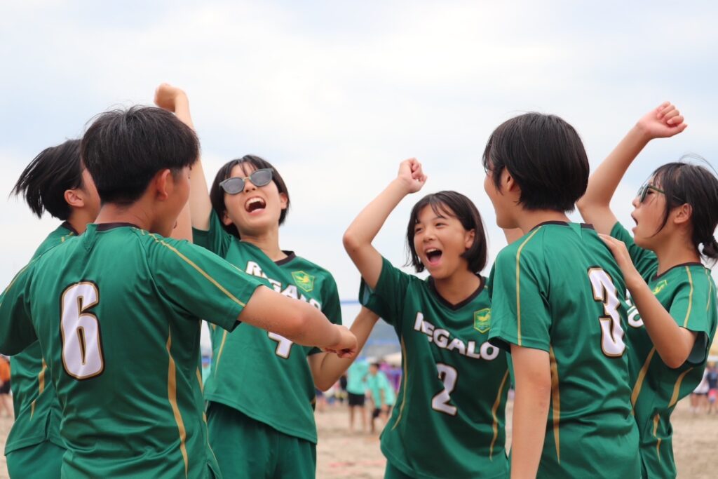 千葉県中学生ビーチバレーボール選手権に参加する松戸レガロのメンバー