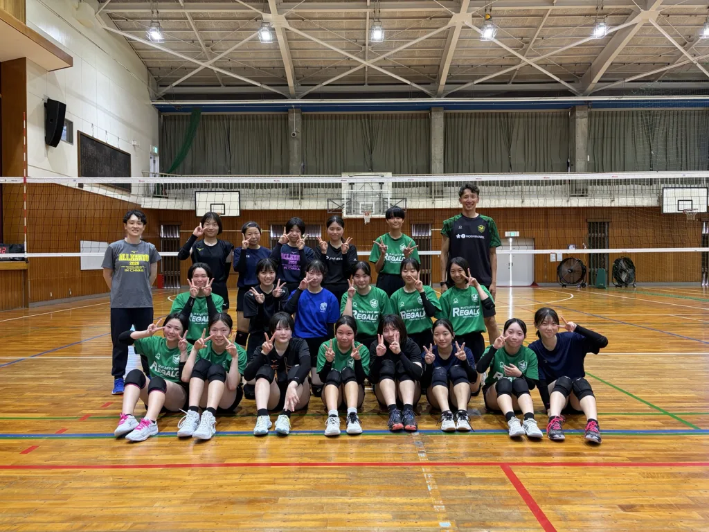 松戸国際高校との合同練習に参加する松戸レガロのスクール生たち